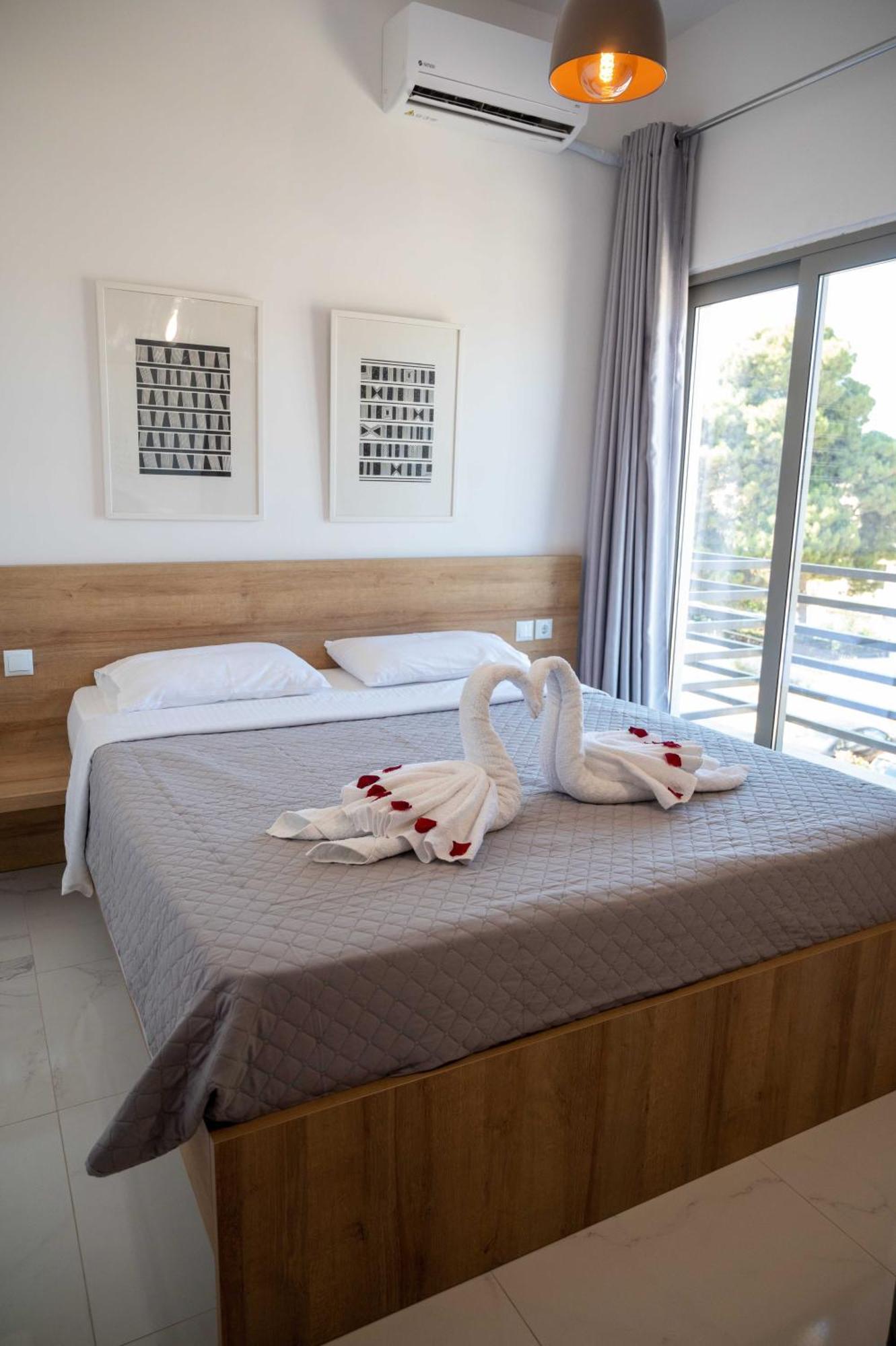 Finikas Suites & Apartments 10Min From Athens Airport Artemida  Exterior foto